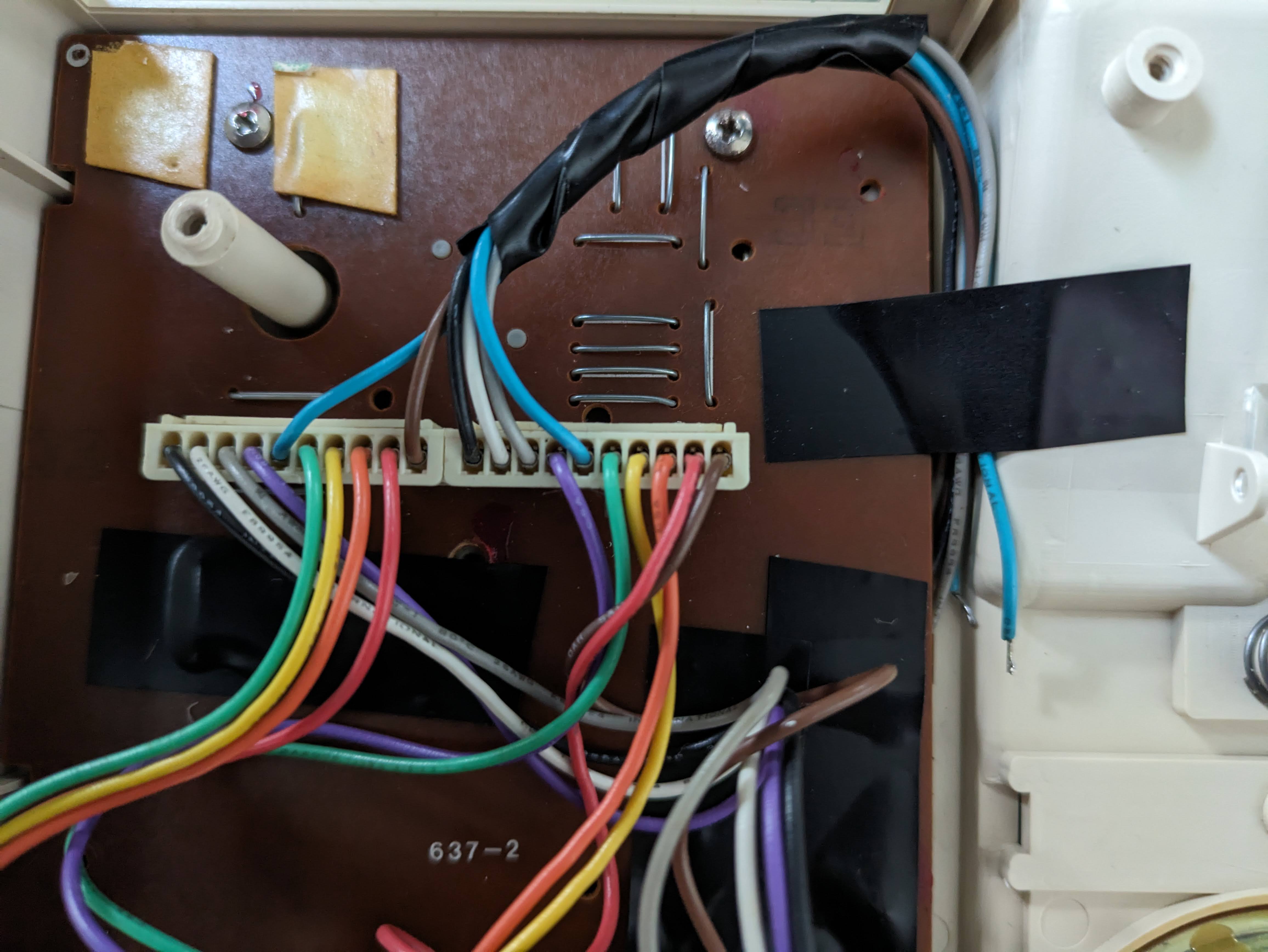 Connector plugged in phone, with correct color order